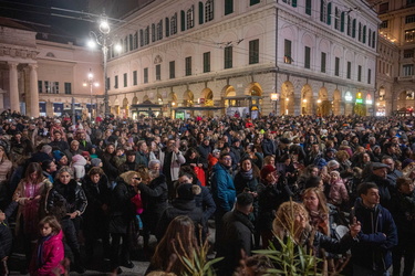 Genova, piazza De Ferrari - iaccensione albero di natale e spett