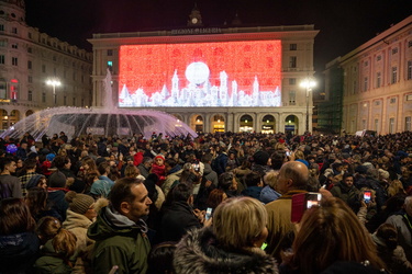 Genova, piazza De Ferrari - iaccensione albero di natale e spett