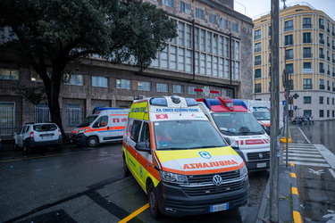 Genova, ambulanze davanti al pronto soccorso