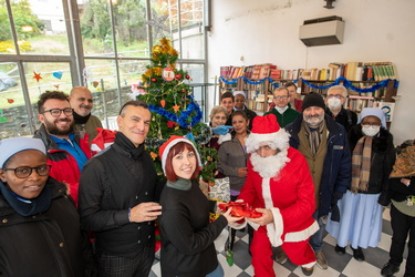 Genova, sede fondazione auxilium - gli auguri di natale tra gli 