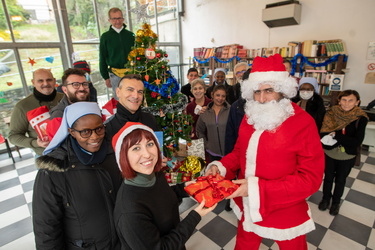 Genova, sede fondazione auxilium - gli auguri di natale tra gli 