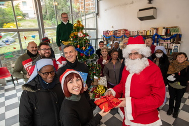 Genova, sede fondazione auxilium - gli auguri di natale tra gli 