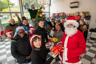 Genova, sede fondazione auxilium - gli auguri di natale tra gli 