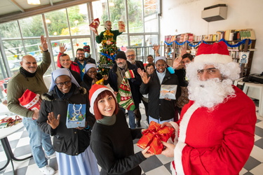 Genova, sede fondazione auxilium - gli auguri di natale tra gli 