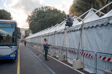 Genova, giardini. stazione Brignole - arriva il mercatino di Nat