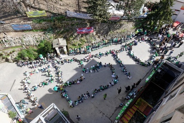 Genova, scuola Contubernio - flash mob bambini pesto