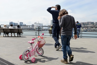 Genova - la giornata del 25 aprile in una citt√† affollata di tu