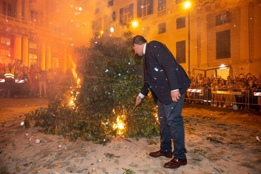 Genova, piazza Matteotti - il tradizionale falo di San Giovanni