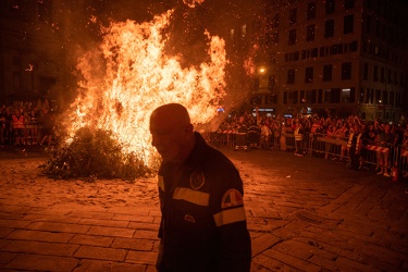 Genova, piazza Matteotti - il tradizionale falo di San Giovanni