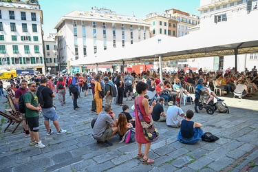 Genova, piazza Matteotti - eventi ventennale G8, assemblea plena