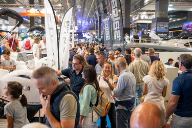 Genova, salone nautico 2023 - domenica di sole con molti visitat