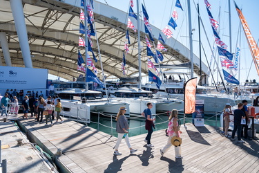 Genova, salone nautico 2023 - domenica di sole con molti visitat