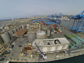 Genova, porto - Azienda SAAR - logistica olii minerali