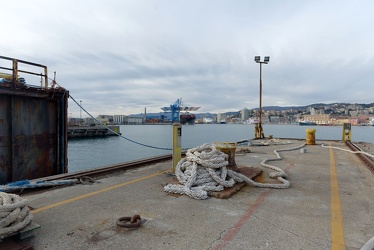 Genova - porto, bacino carenaggio 4 - riparazioni navali