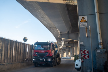 Genova, riparazioni navali - la strada tra piazza Cavour e il wa