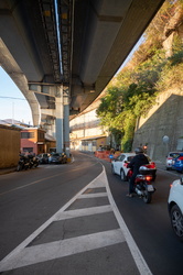 Genova, riparazioni navali - la strada tra piazza Cavour e il wa