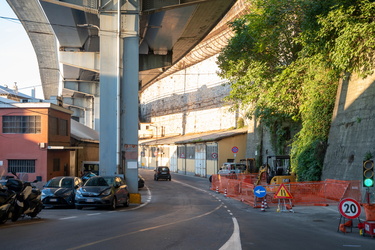 Genova, riparazioni navali - la strada tra piazza Cavour e il wa