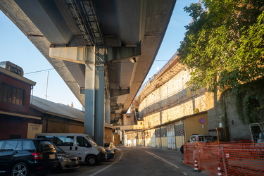 Genova, riparazioni navali - la strada tra piazza Cavour e il wa