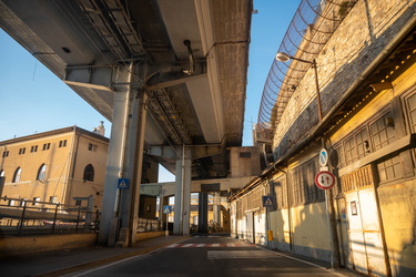 Genova, riparazioni navali - la strada tra piazza Cavour e il wa