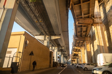 Genova, riparazioni navali - la strada tra piazza Cavour e il wa