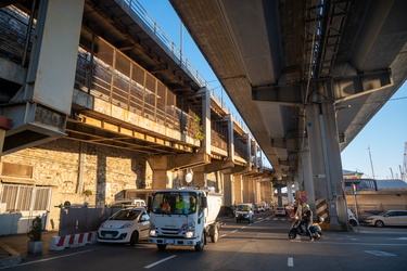 Genova, riparazioni navali - la strada tra piazza Cavour e il wa