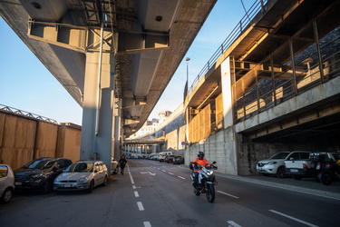 Genova, riparazioni navali - la strada tra piazza Cavour e il wa