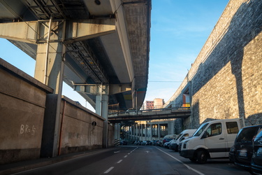 Genova, riparazioni navali - la strada tra piazza Cavour e il wa