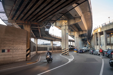 Genova, riparazioni navali - la strada tra piazza Cavour e il wa