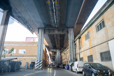 Genova, riparazioni navali - la strada tra piazza Cavour e il wa