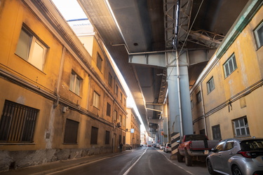 Genova, riparazioni navali - la strada tra piazza Cavour e il wa