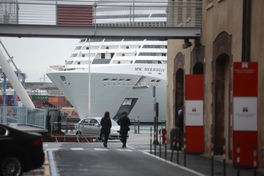 Genova - nave da crociera MSC Meraviglia ormeggiata a Ponte Cara