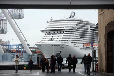 Genova - nave da crociera MSC Meraviglia ormeggiata a Ponte Cara