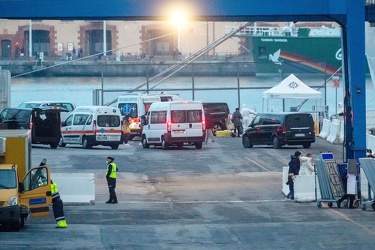 Genova, porto - nave MSC Grandiosa con diversi positivi a bordo