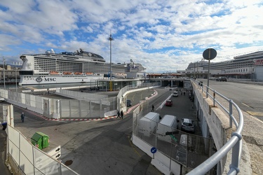 Genova, ponte Andrea Doria - MSC Magnifica in partenza giro del 