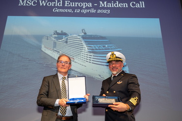 Genova, Ponte D'Oria - presentazione nave crociera MSC World Eur