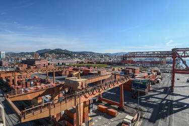 Nave porta yacht terminal Messina 04102022-13