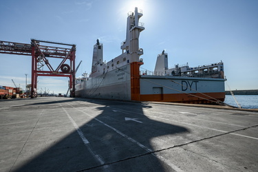 Nave porta yacht terminal Messina 04102022-29