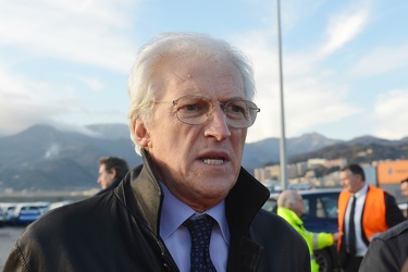 Genova Voltri - terminal VTE - sbarca il container numero due mi