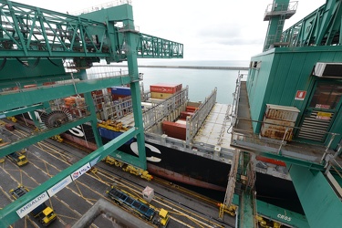 Genova, porto container PSA Voltri Pra - arrivate le nuove 4 gru