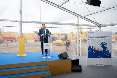 Genova, porto, calata Bettolo - inizio lavori terminal contenito