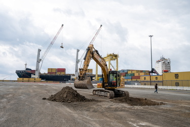 Genova, porto, calata Bettolo - inizio lavori terminal contenito