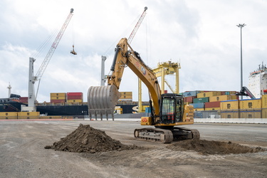 Genova, porto, calata Bettolo - inizio lavori terminal contenito