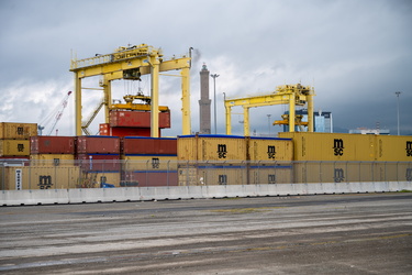 Genova, porto, calata Bettolo - inizio lavori terminal contenito