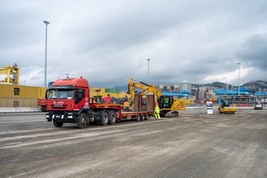 Genova, porto, calata Bettolo - inizio lavori terminal contenito