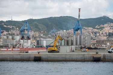 Genova, viaggio tra i cantieri aperti nel porto