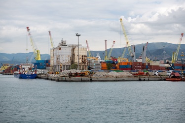 Genova, viaggio tra i cantieri aperti nel porto