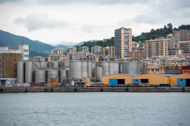 Genova, viaggio tra i cantieri aperti nel porto