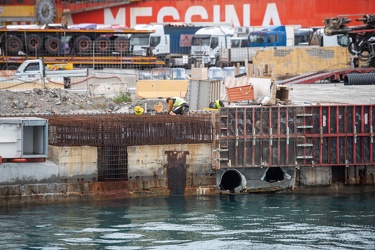 Genova, viaggio tra i cantieri aperti nel porto