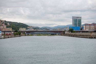 Genova, viaggio tra i cantieri aperti nel porto