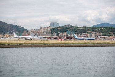 Genova, viaggio tra i cantieri aperti nel porto